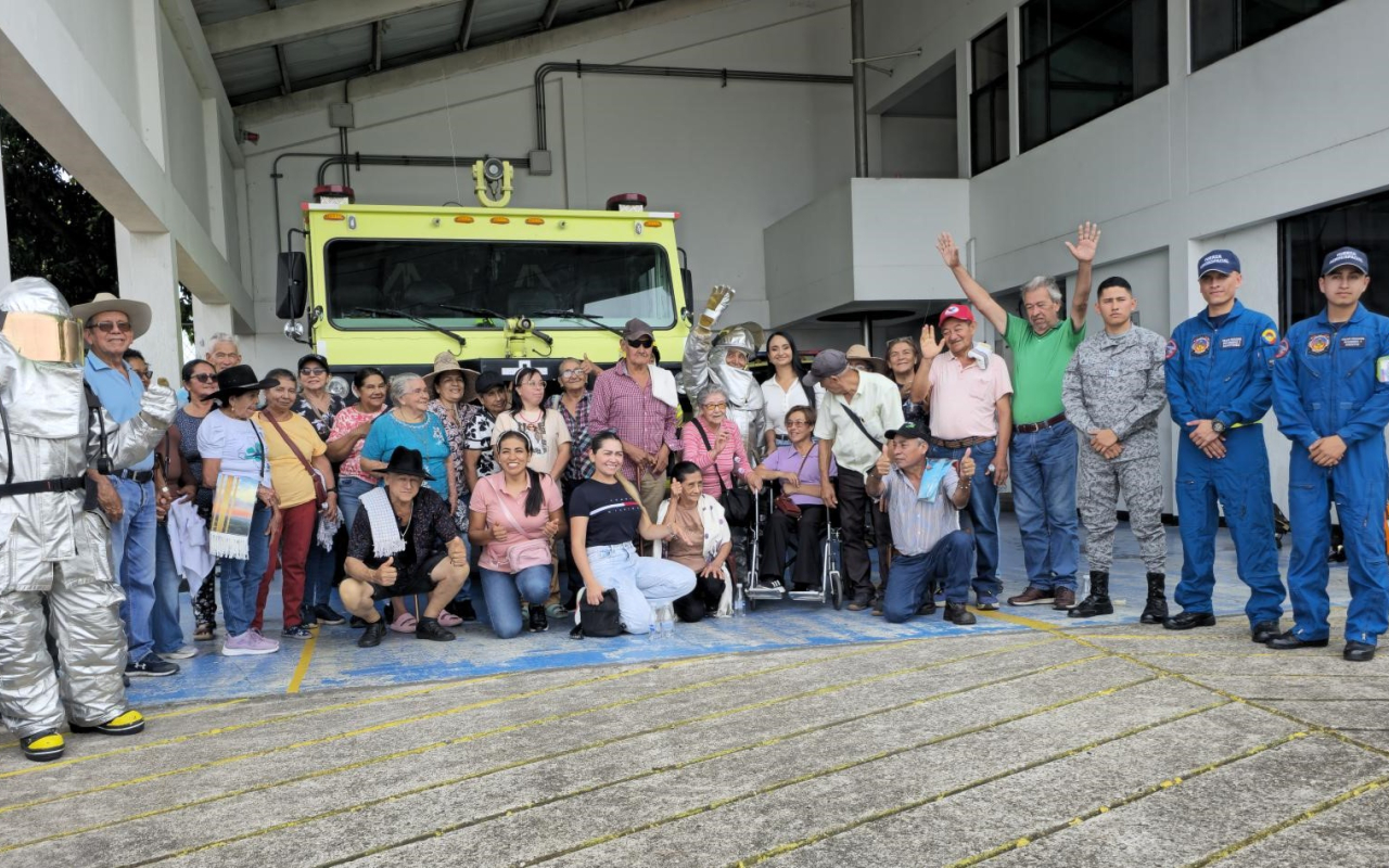 Adultos mayores de Casanare visitaron la Casa de los Centauros del Aire