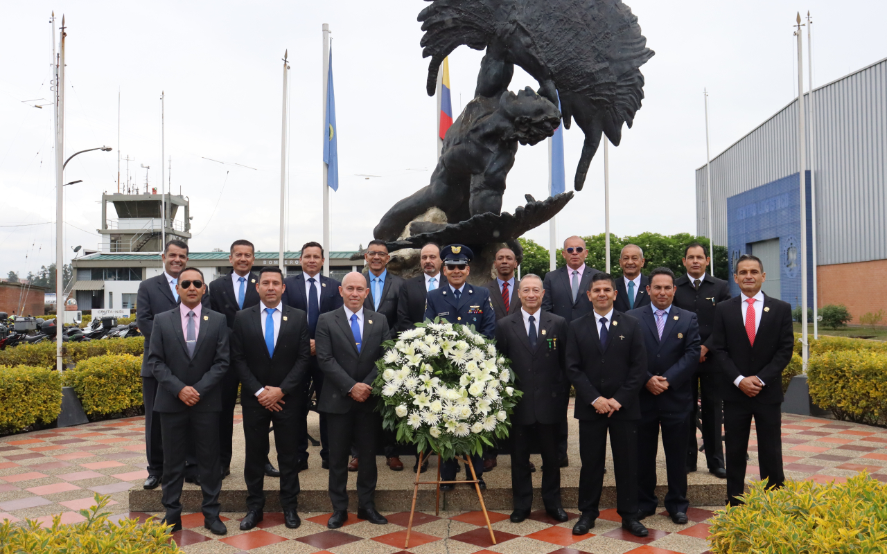 El Comando Aéreo de Mantenimiento rinde homenaje al Día del veterano