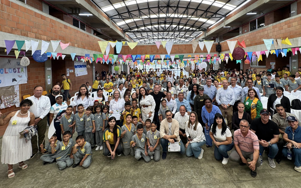 Nueva dotación fortalece la educación en el municipio de Candelaria