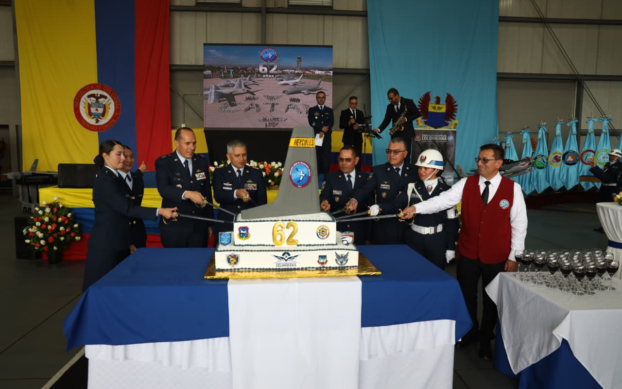 Con una ceremonia militar, el Comando Aéreo de Transporte Militar-CATAM conmemoró 62 años al servicio de la nación, siendo ejemplo de excelencia en el desarrollo de operaciones militares, misiones humanitarias, y participación activa en ejercicios internacionales, fortaleciendo la interoperabilidad de la Fuerza Aeroespacial ante el mundo. 