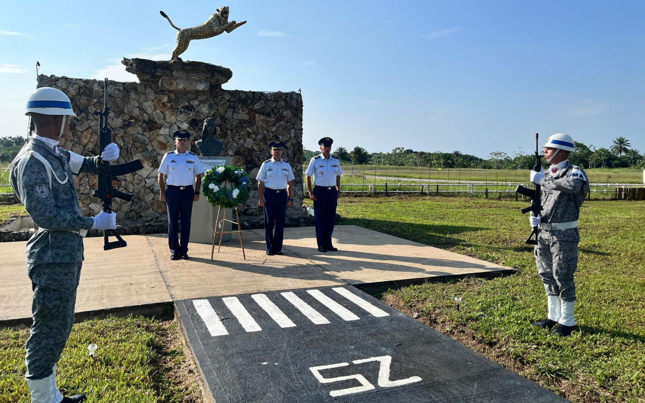 Desde la Amazonía se conmemoró 106 años de soberanía y servicio aéreo