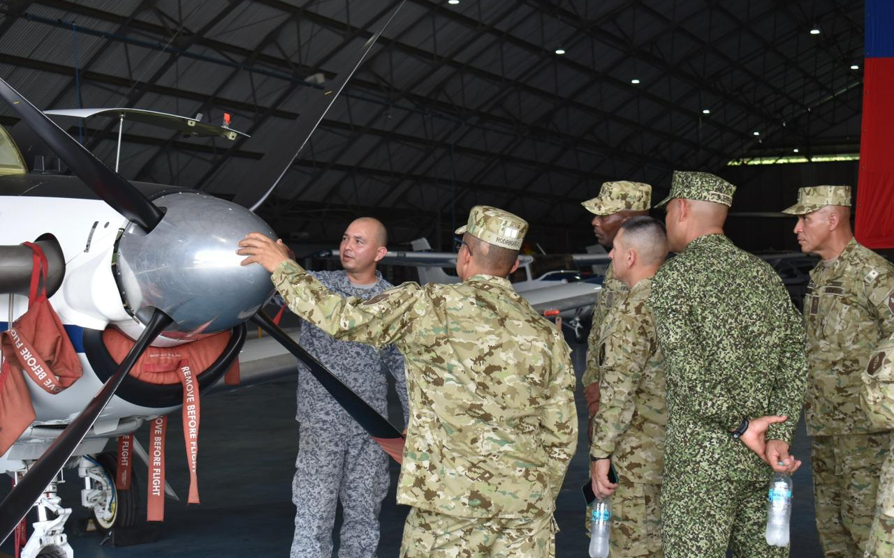 Visita estratégica fortalece formación de Suboficiales en estudios de alta jerarquía
