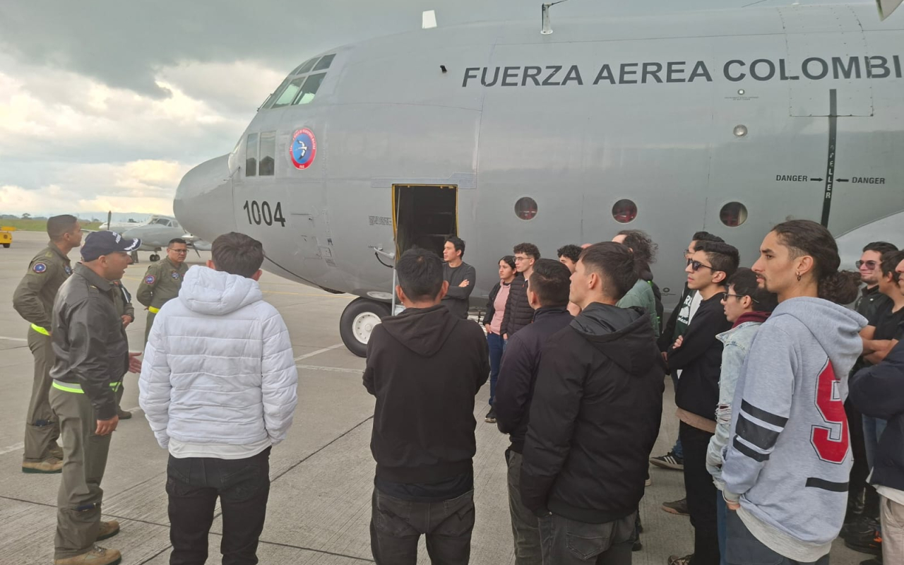 Estudiantes de la Universidad Distrital conocieron capacidades de CATAM