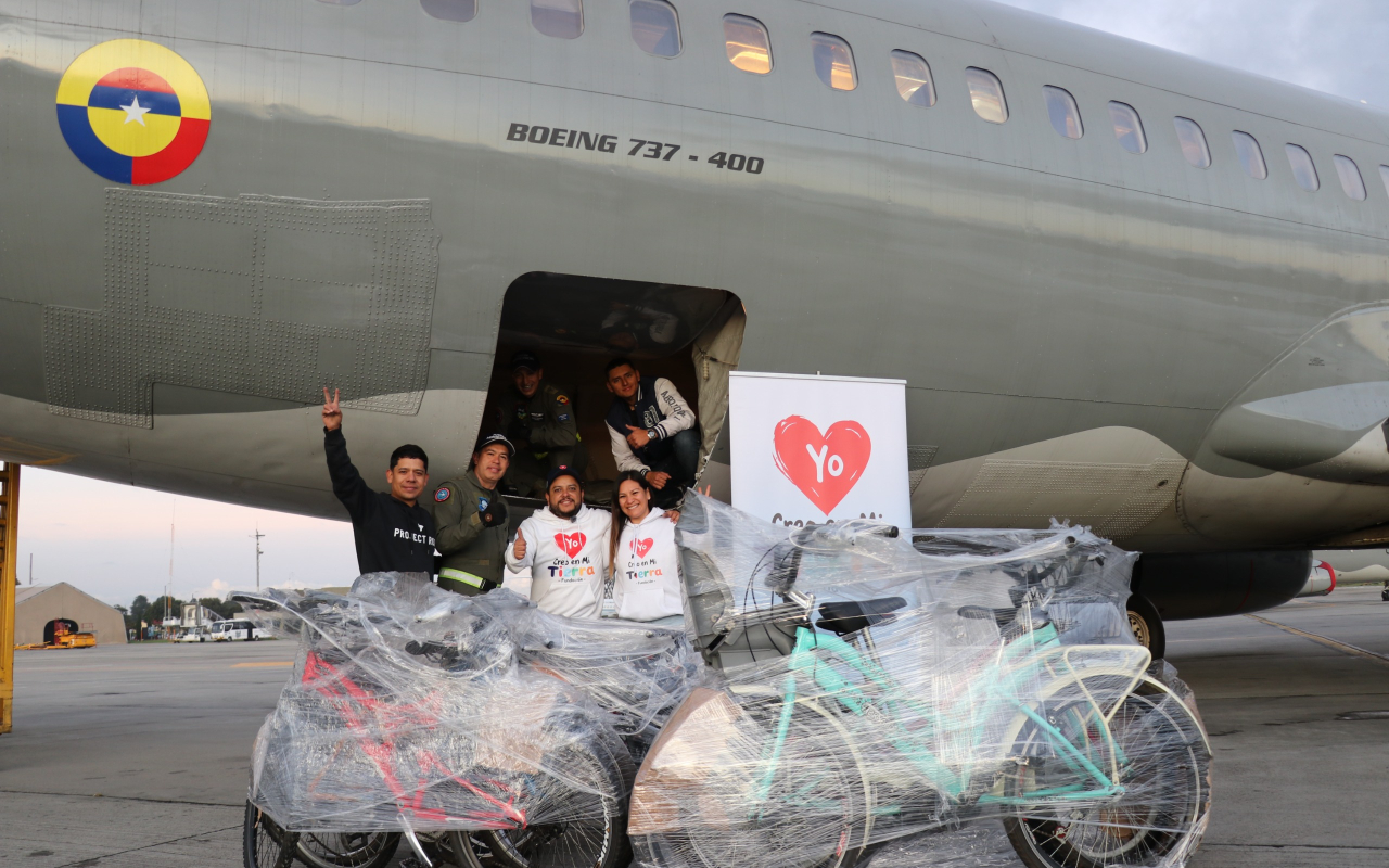 Pedaleando por cielo y tierra para el bienestar de la niñez en Mitú
