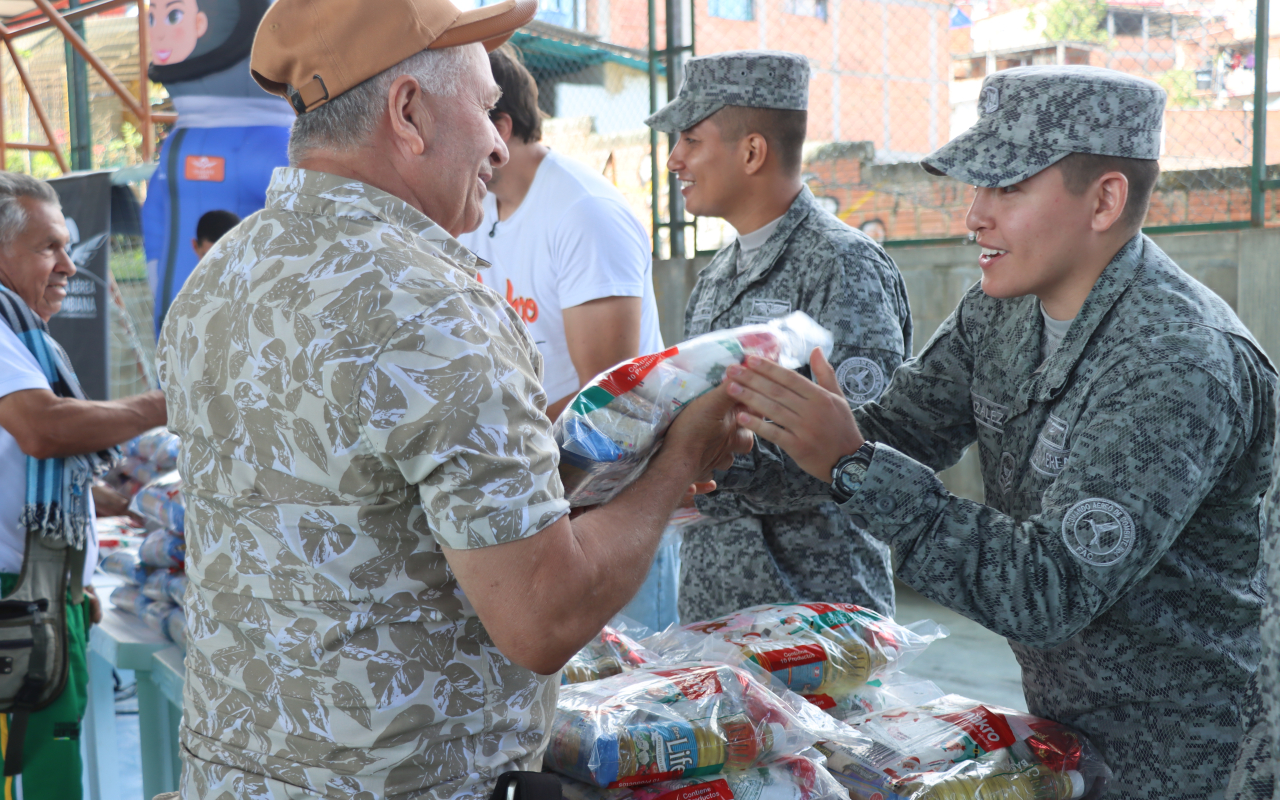 Inicia el recorrido de la Operación Gratitud con 300 mercados en Icononzo y Coyaima