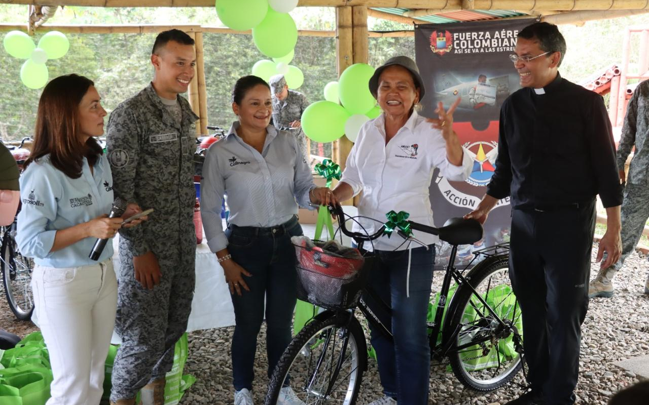 Cerca de 400 regalos fueron entregados en zonas urbanas y rurales 