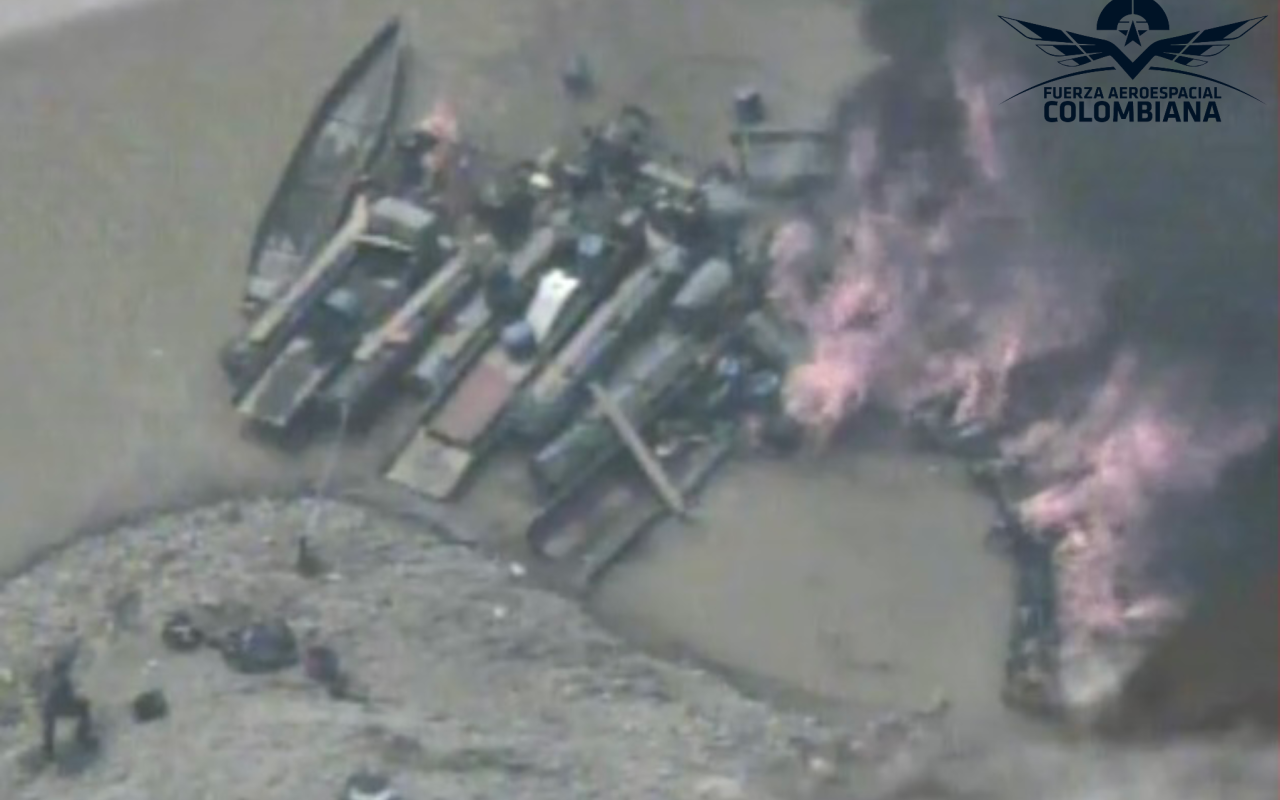 Dragas usadas para extraer oro y contaminar el río Cauca fueron inutilizadas