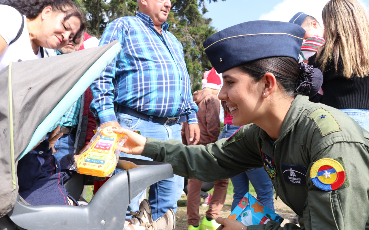 El Regalo de la Navidad tocó las puertas de la infancia en Bogotá