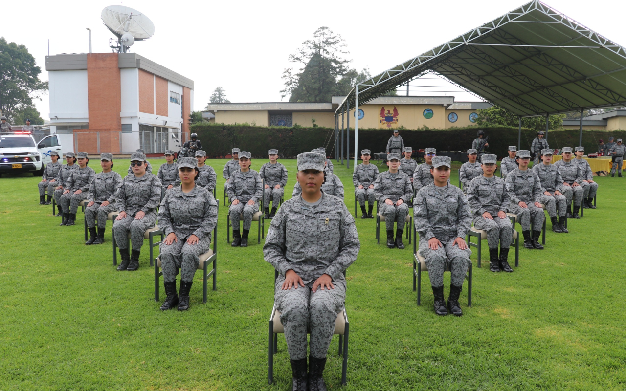 Un nuevo hito en la Fuerza Aeroespacial: Primer contingente de mujeres culmina su servicio militar