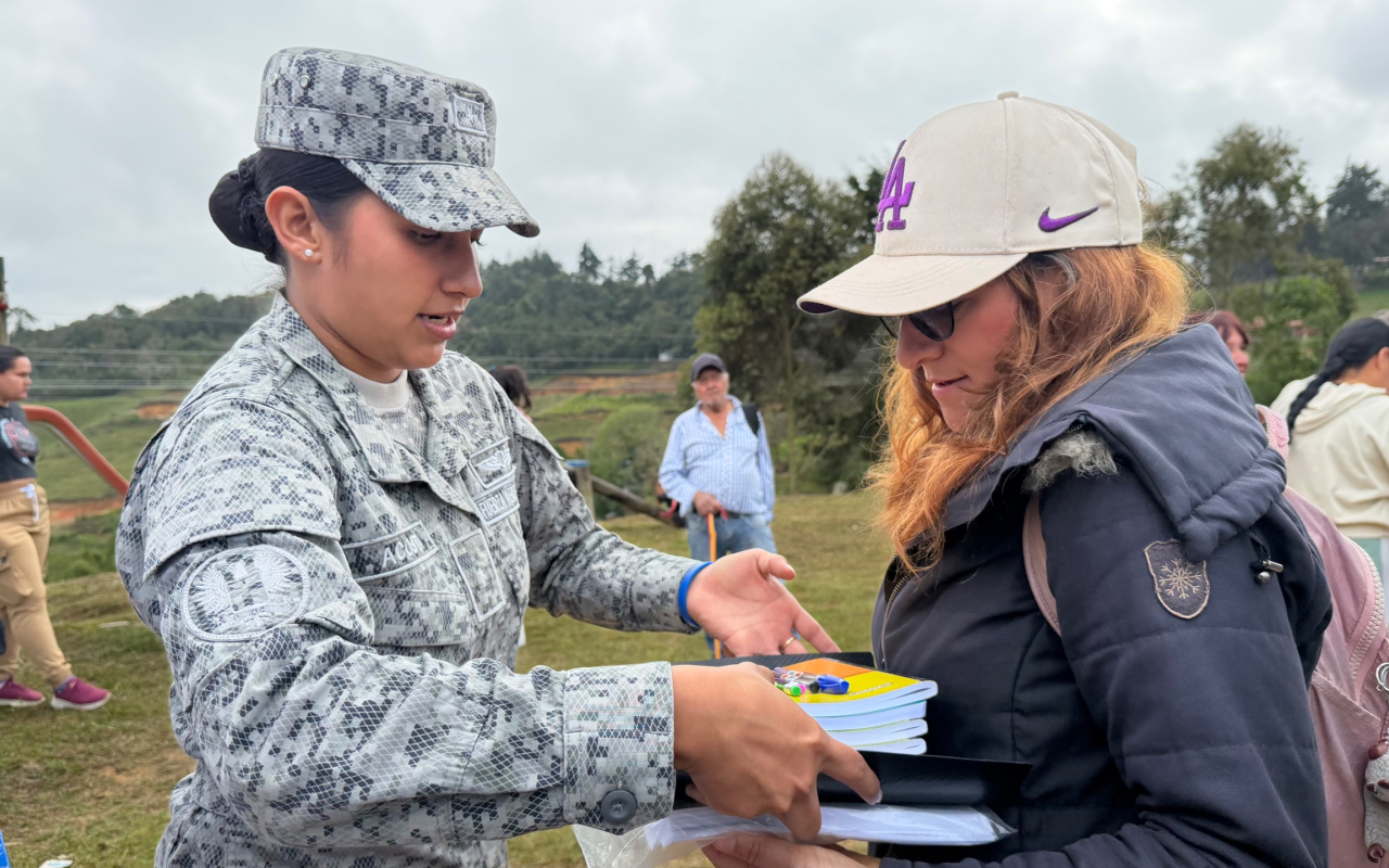 Más de 120 kits escolares apoyan la educación en Marinilla, La Ceja y Rionegro