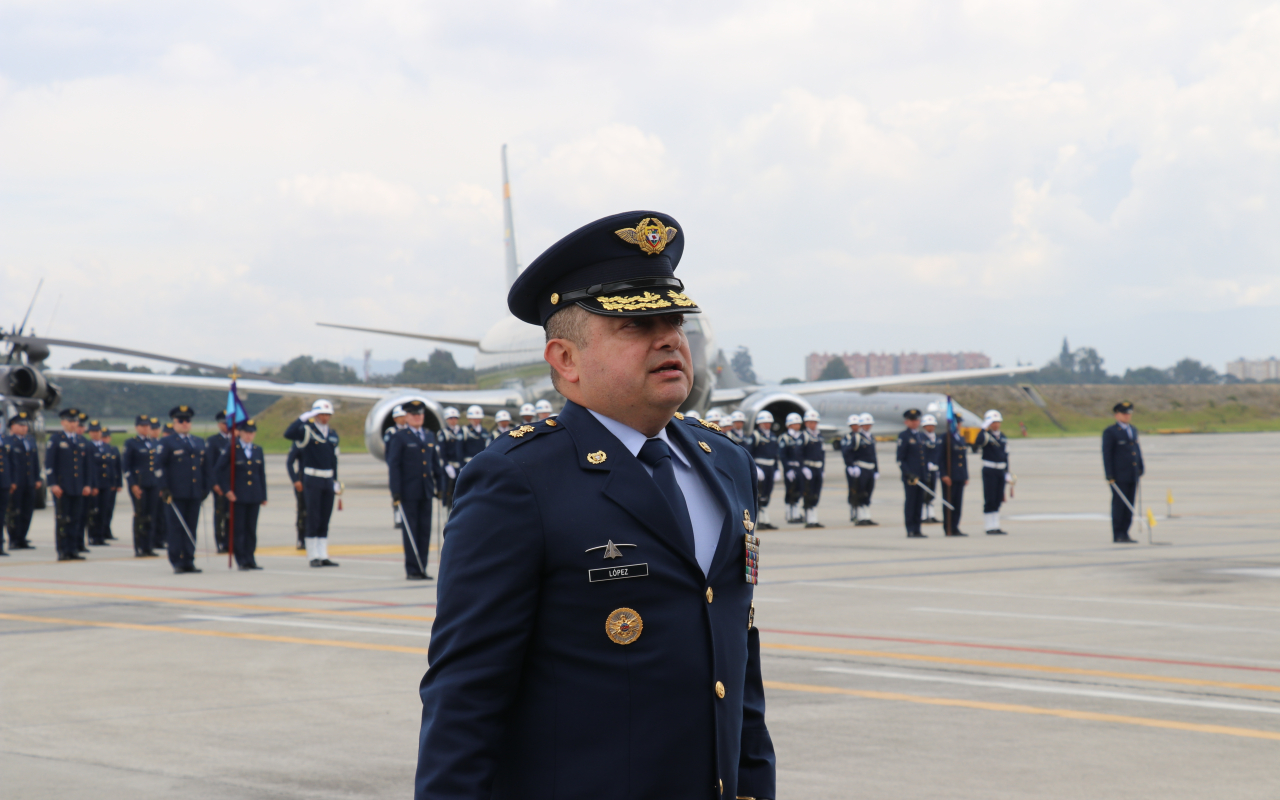 Brigadier General John Henry López, nuevo Comandante del Comando Aéreo de Transporte Militar 