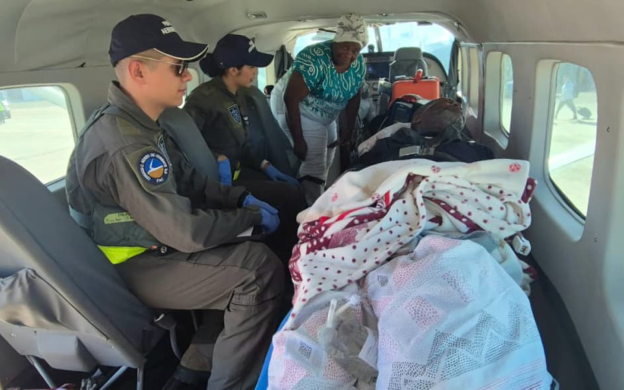 Evacuación aeromédica permitió atención especializada a adulto mayor