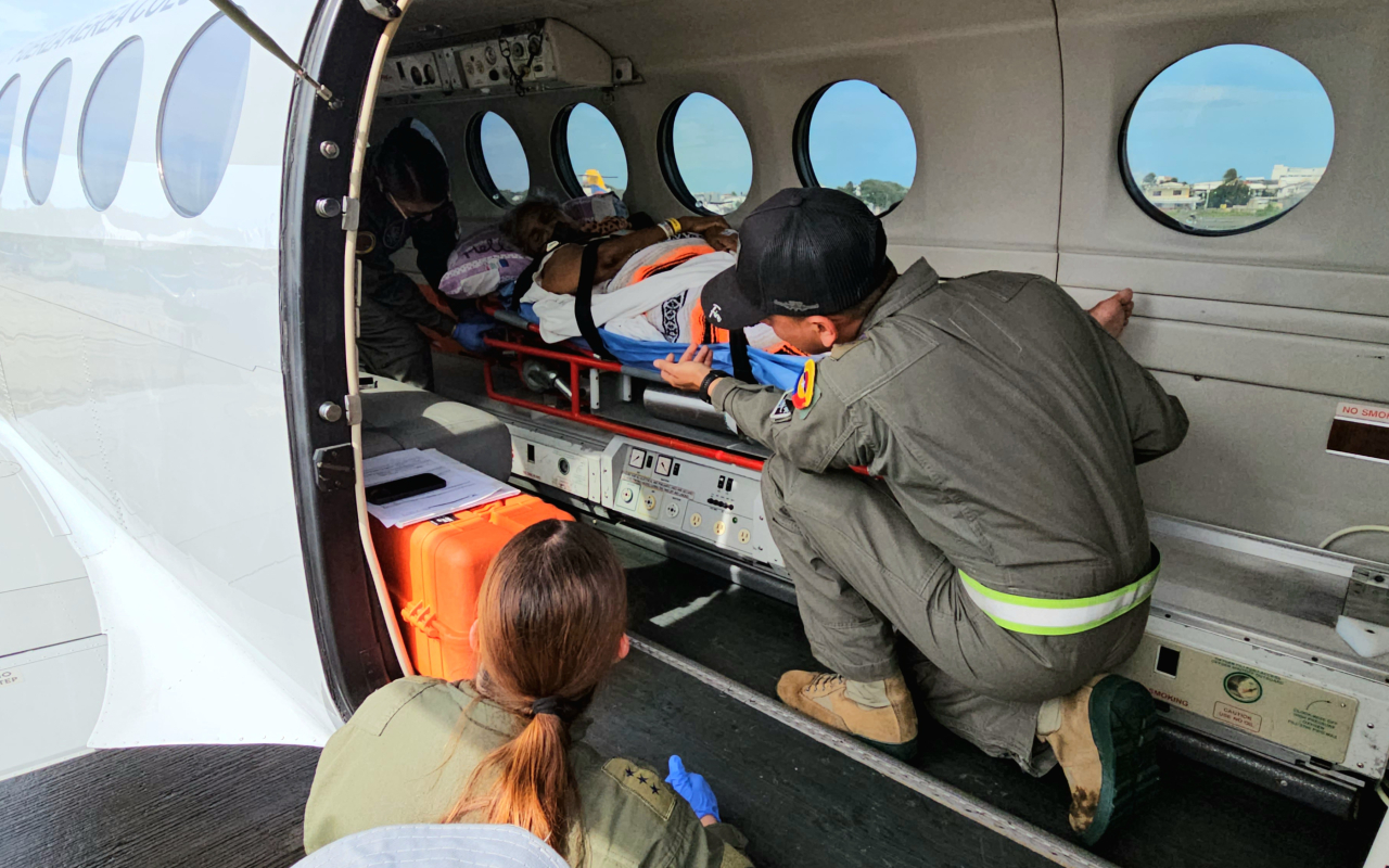 La misión aeromédica continúa durante el puente festivo en la región insular