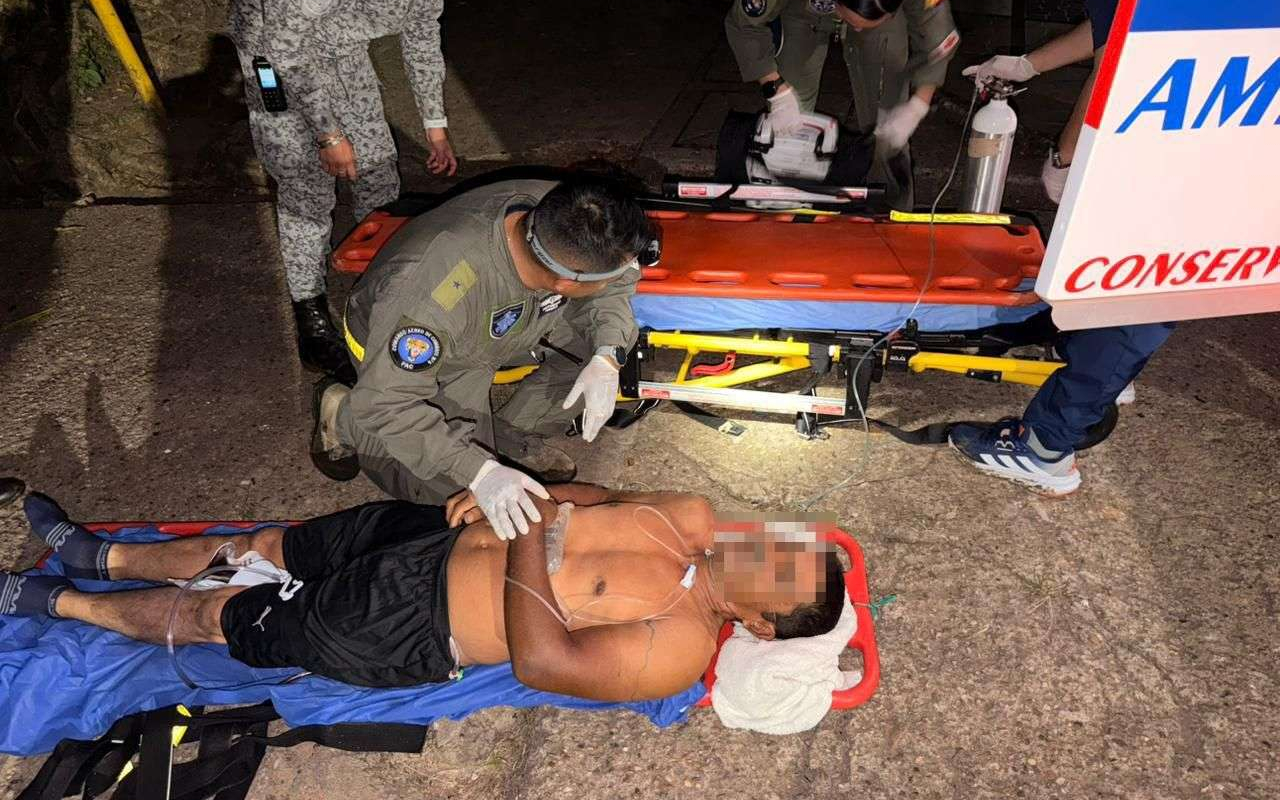 Oportuno traslado aeromédico salva vida de campesino afectado por  mordedura de serpiente 