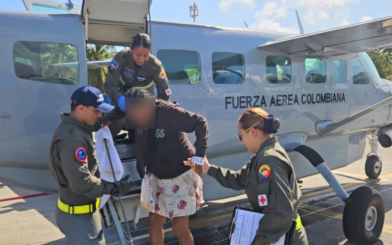 Articulación institucional permite traslado aeromédico oportuno en la región insular