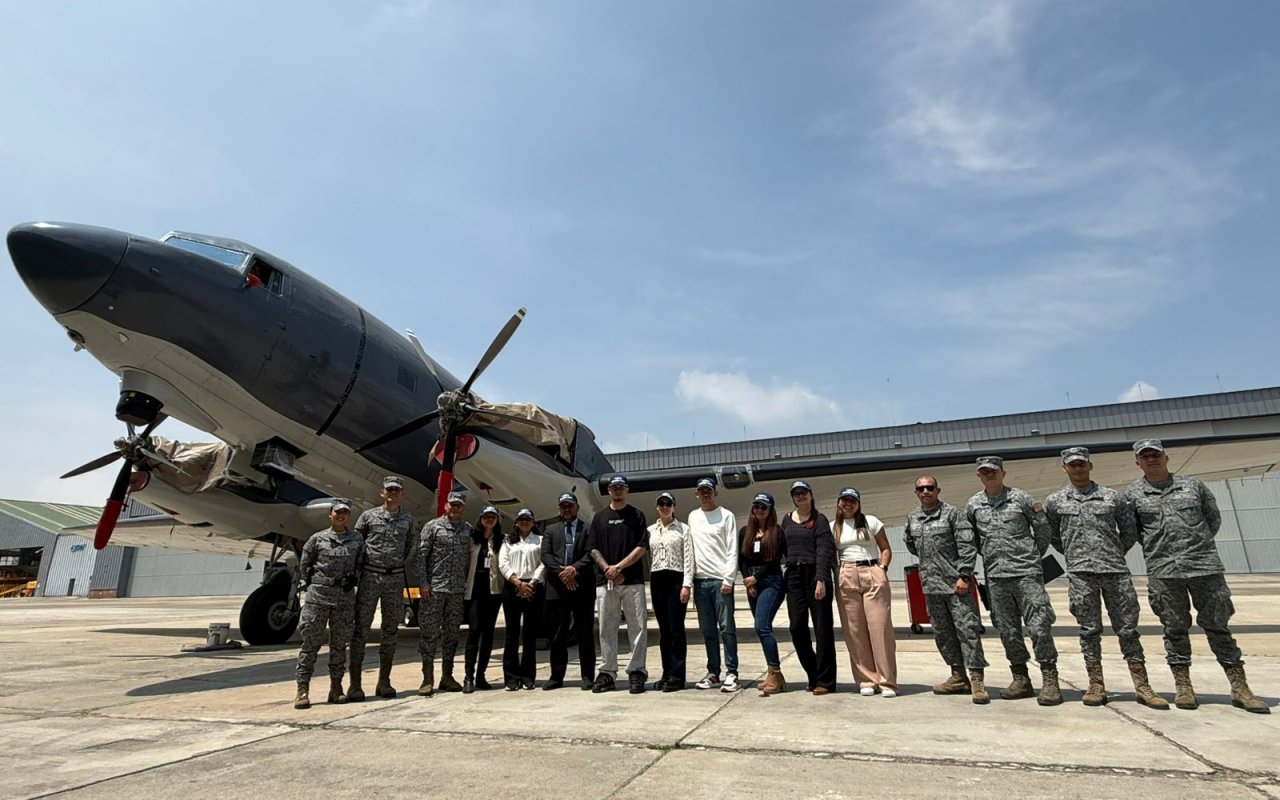 Comando Aéreo de Mantenimiento fortalece lazos estratégicos con aliados institucionales