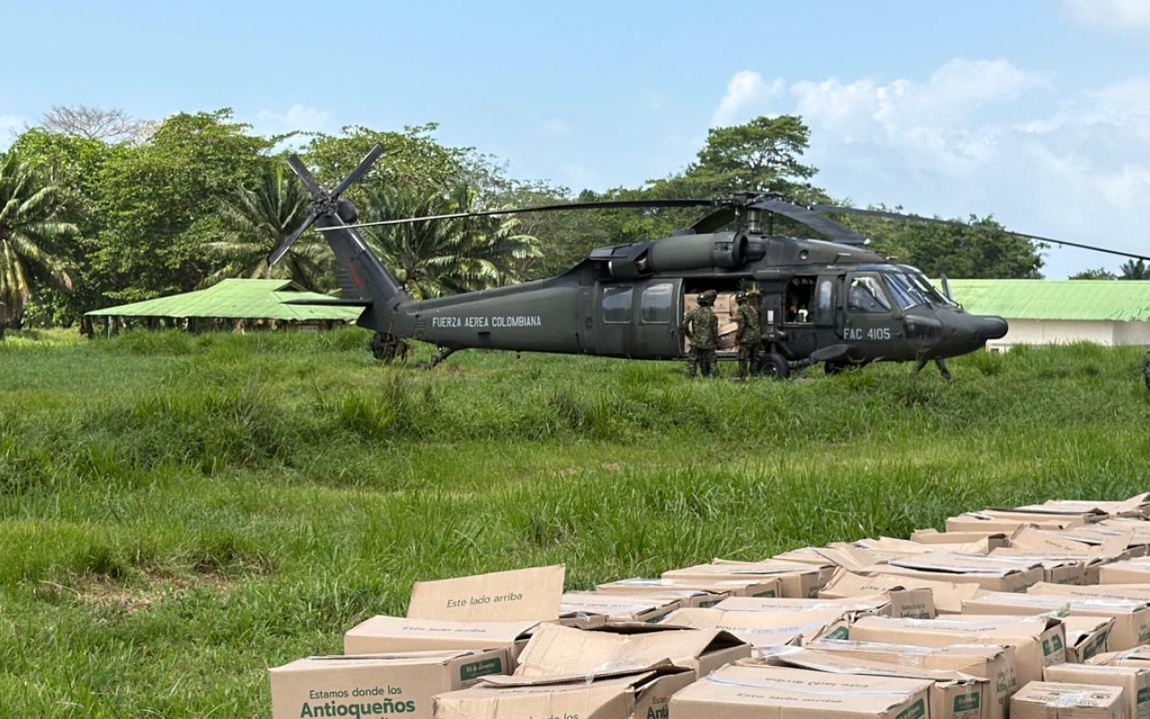 Fuerza Aeroespacial Colombiana desplegó capacidades aéreas para asistir a Córdoba y Antioquia.