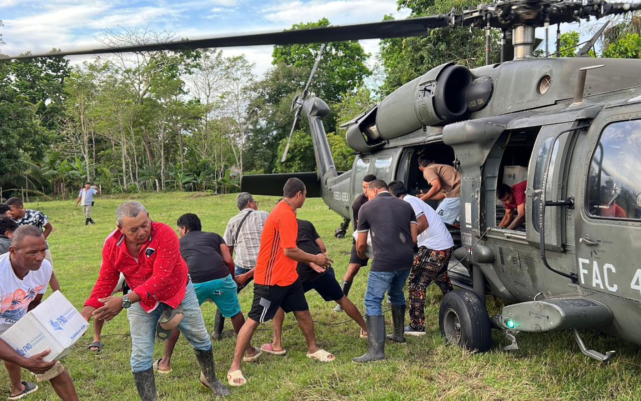 Ayuda fue transportada en helicópteros a comunidades damnificadas por lluvias en Córdoba