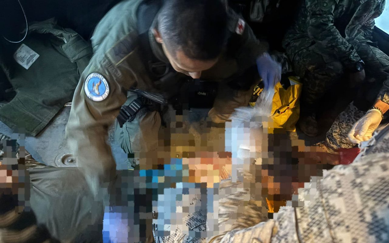 Evacuación aeromédica de 2 soldados heridos tras ataque con explosivos en Tarazá