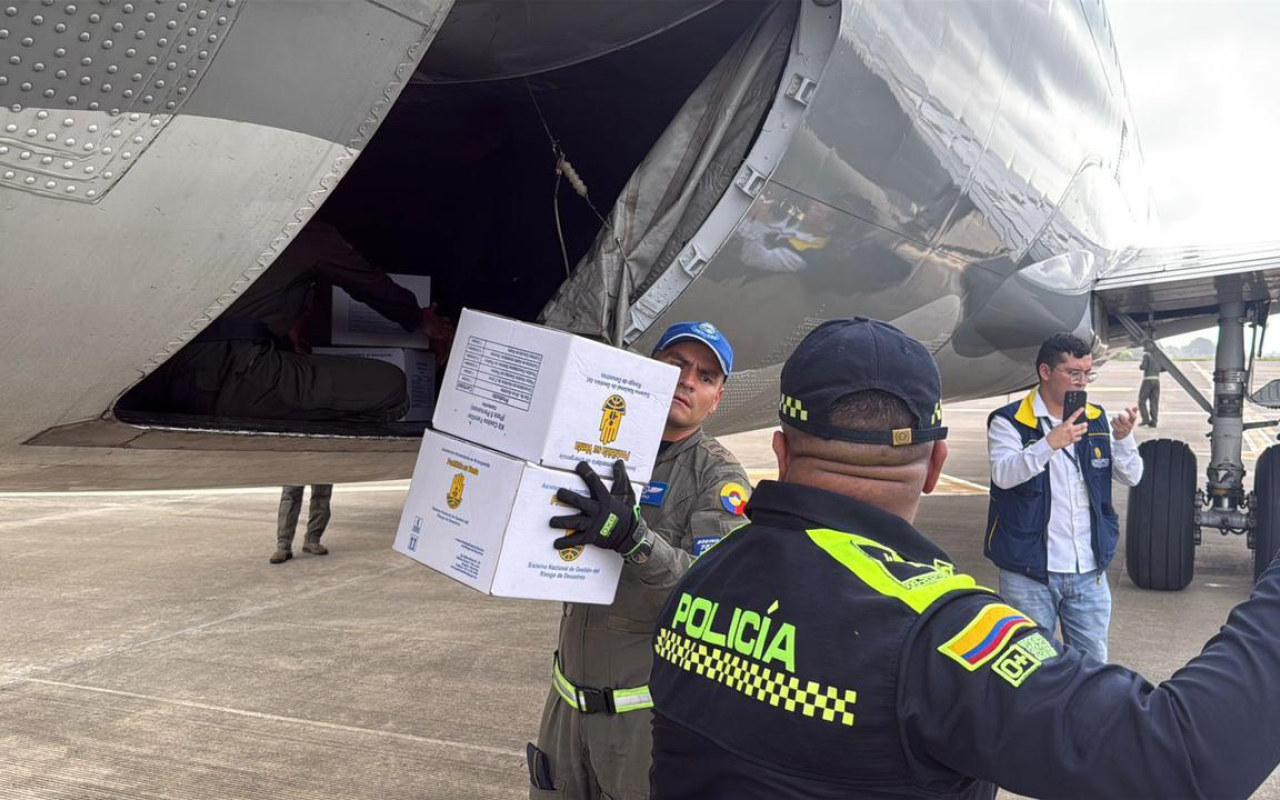 Fuerzas Militares refuerzan atención a emergencia por inundaciones en Colombia