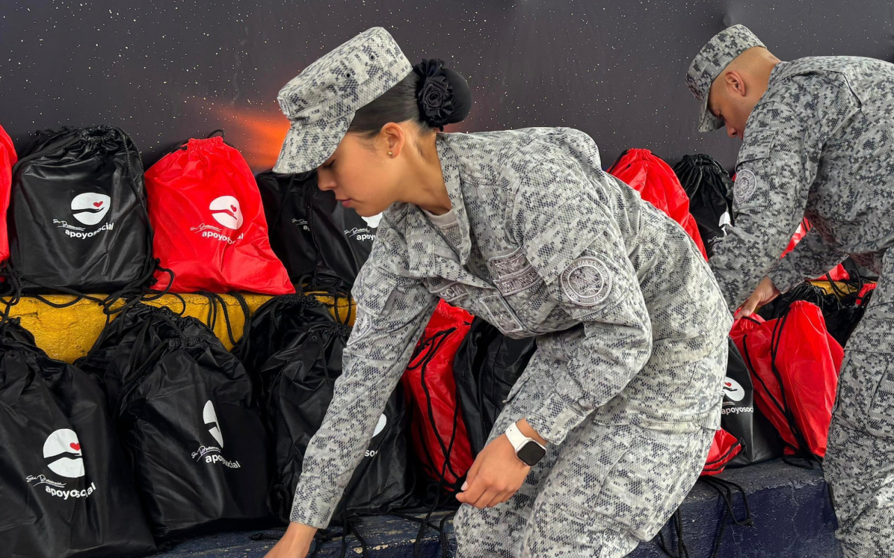 Entrega de 70 kits escolares fortalece la permanencia educativa en El Rosal