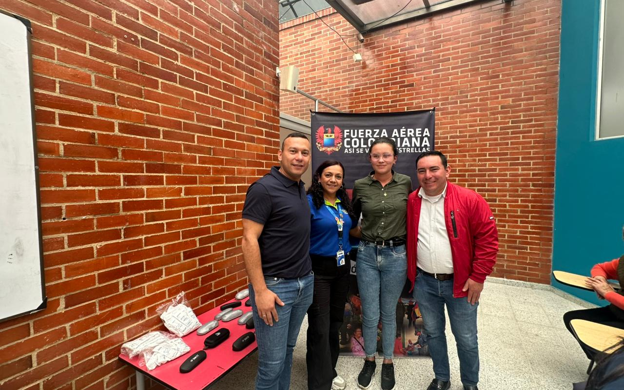 Gafas formuladas mejoran la salud visual de la comunidad en Villapinzón, Cundinamarca