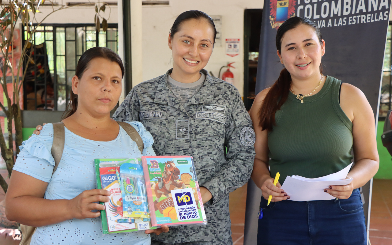 Institución de la vereda Caños Negros fue beneficiada por la Fuerza Aeroespacial 