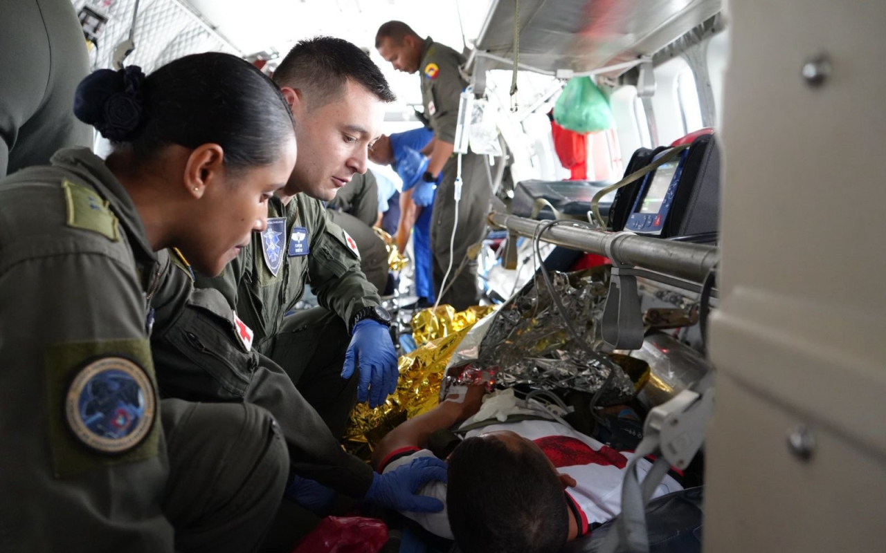 Traslado aeromédico masivo salva la vida de soldados heridos en Guaviare
