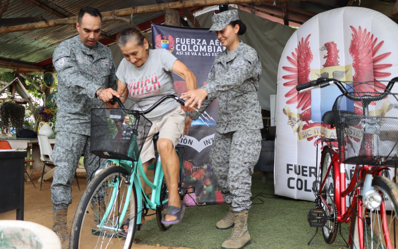Pedaleando esperanza: bicicletas que transforman vidas en la vereda Apiay