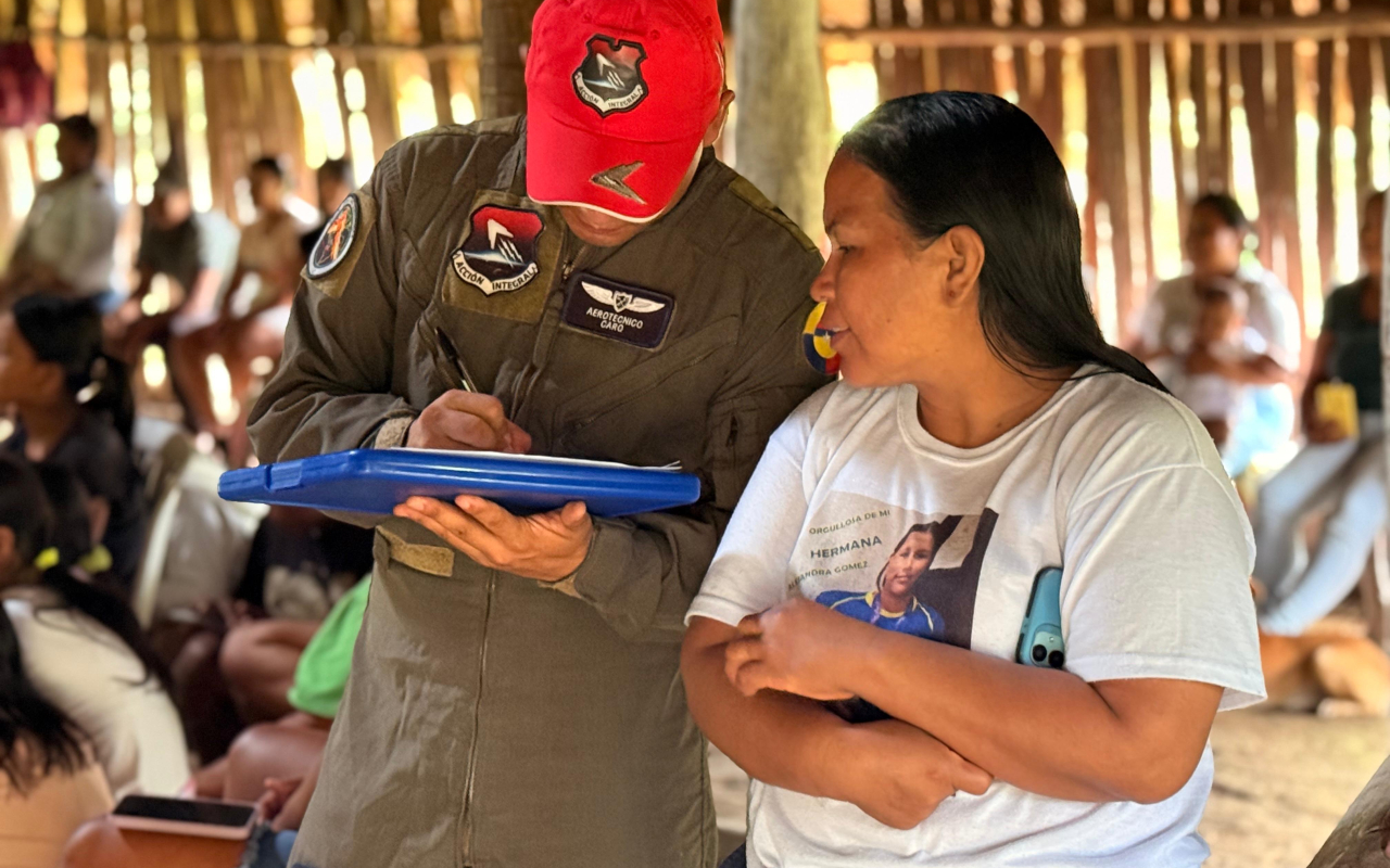 Entrega de kits escolares beneficia a comunidad indígena en Leticia