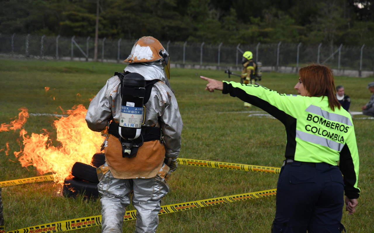 Escenarios simulados de incendio fortalecen capacidades interinstitucionales de respuesta ante emergencias