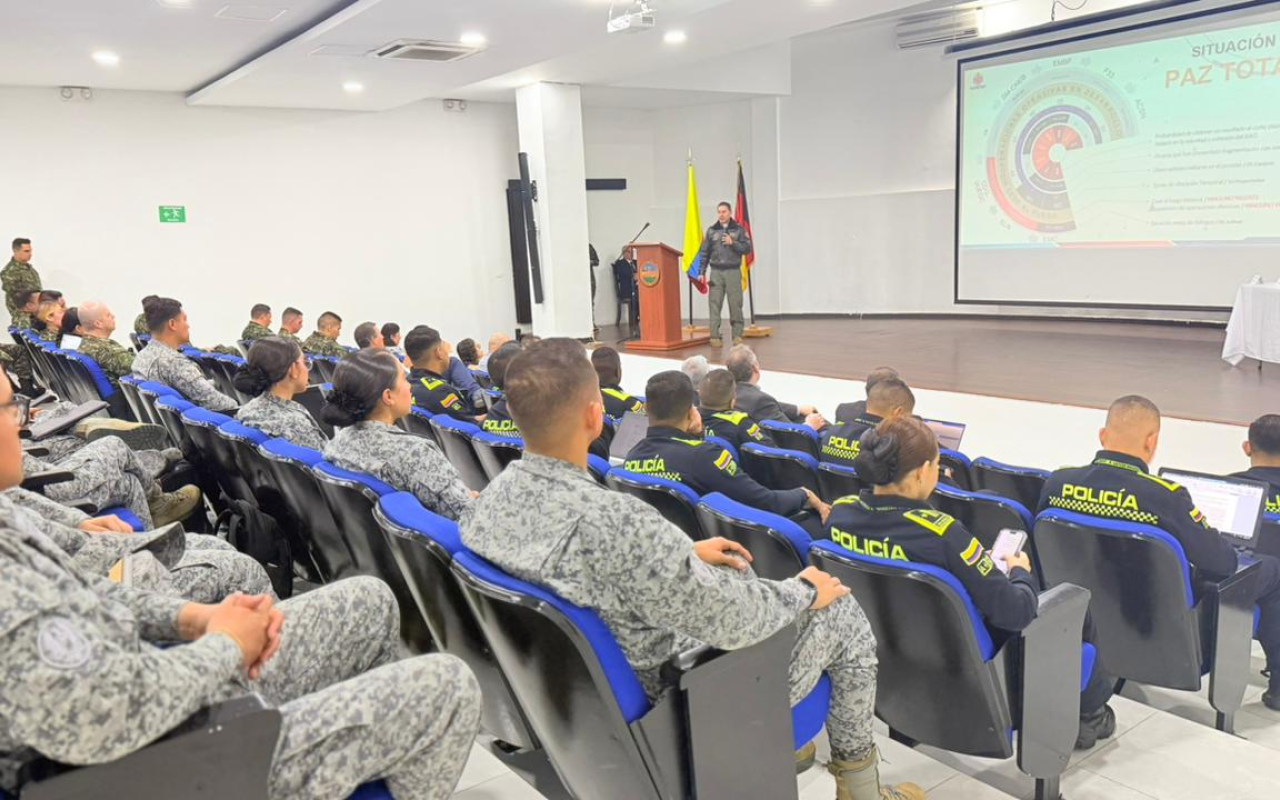 Fortalecen acompañamiento a víctimas militares en jornada de capacitación