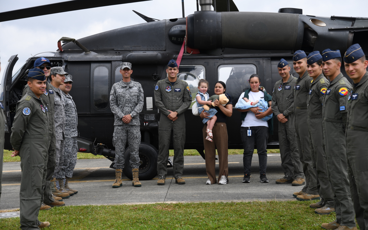 Emotivo encuentro con Angelita, la niña que nació en un helicóptero
