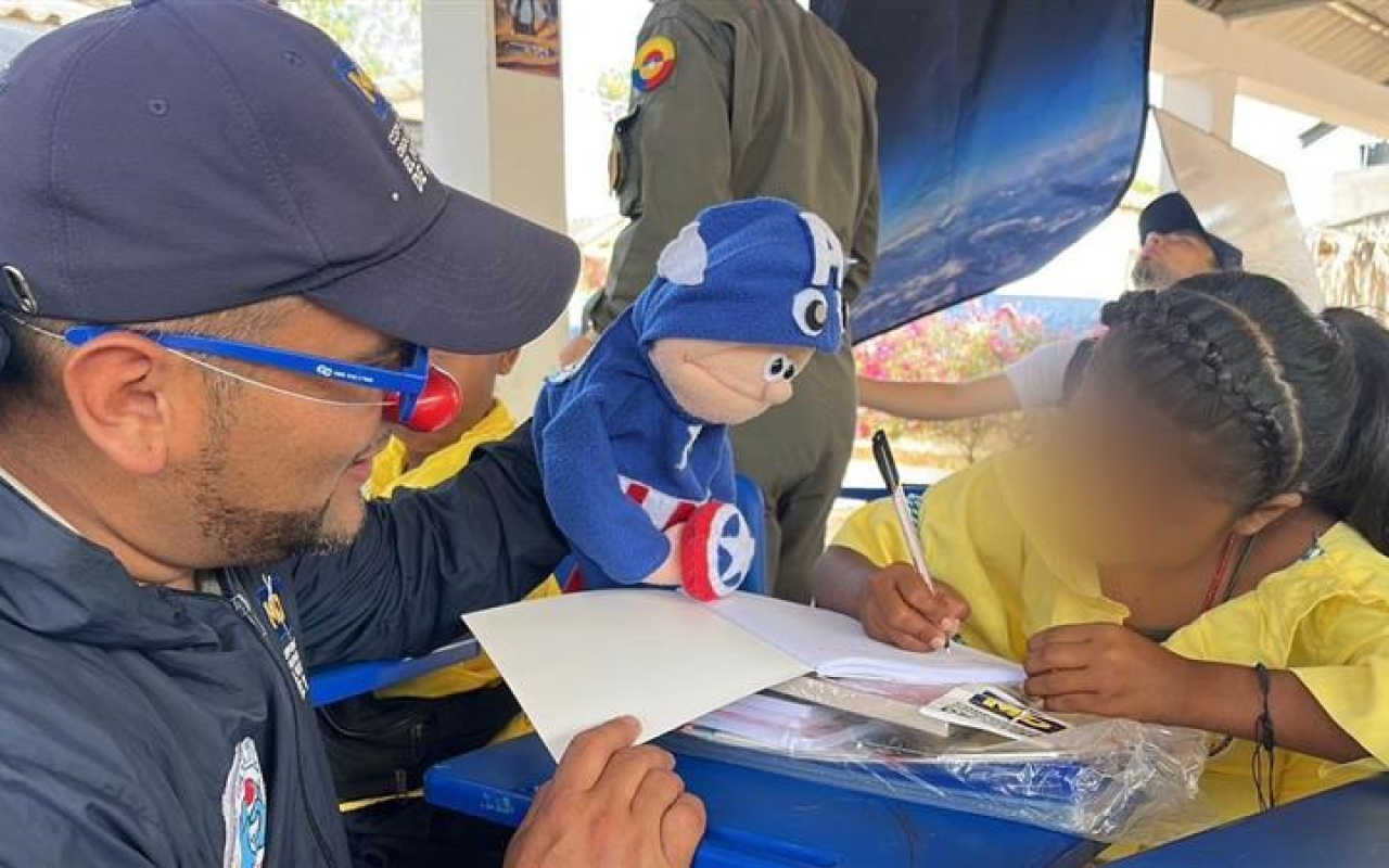 Entregados kits escolares en La Guajira, con campaña “La educación es la clave”