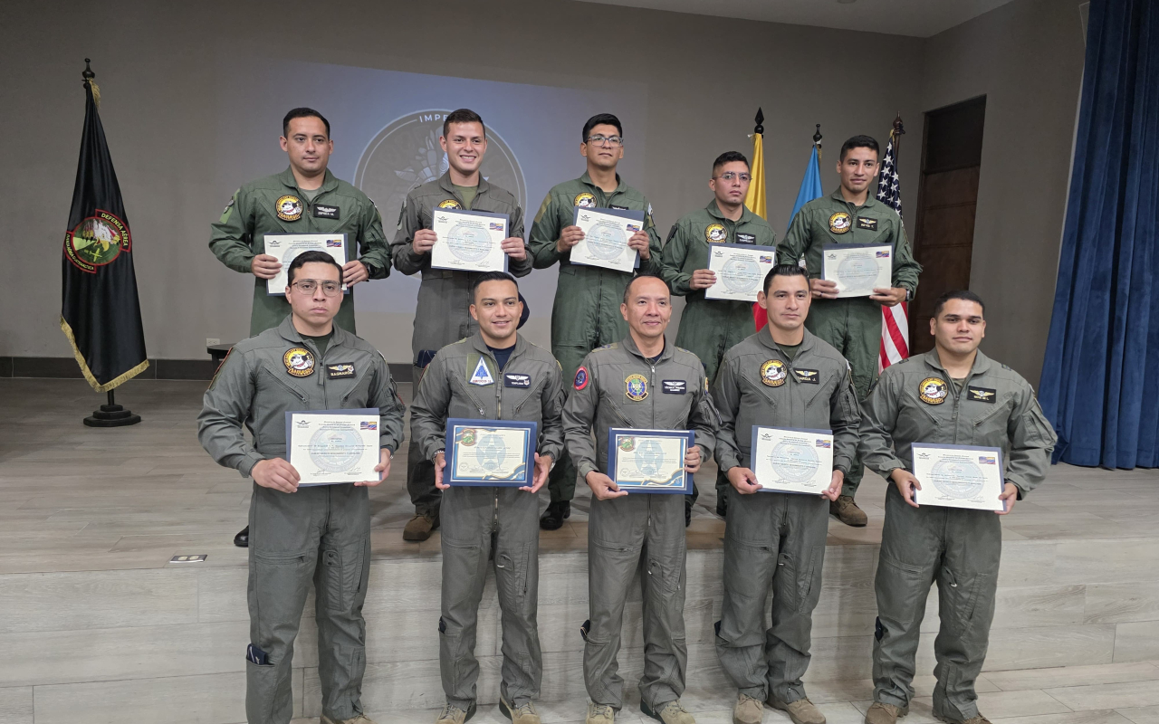 Instructores colombianos fortalecen capacidades de Defensa Aérea en Guatemala