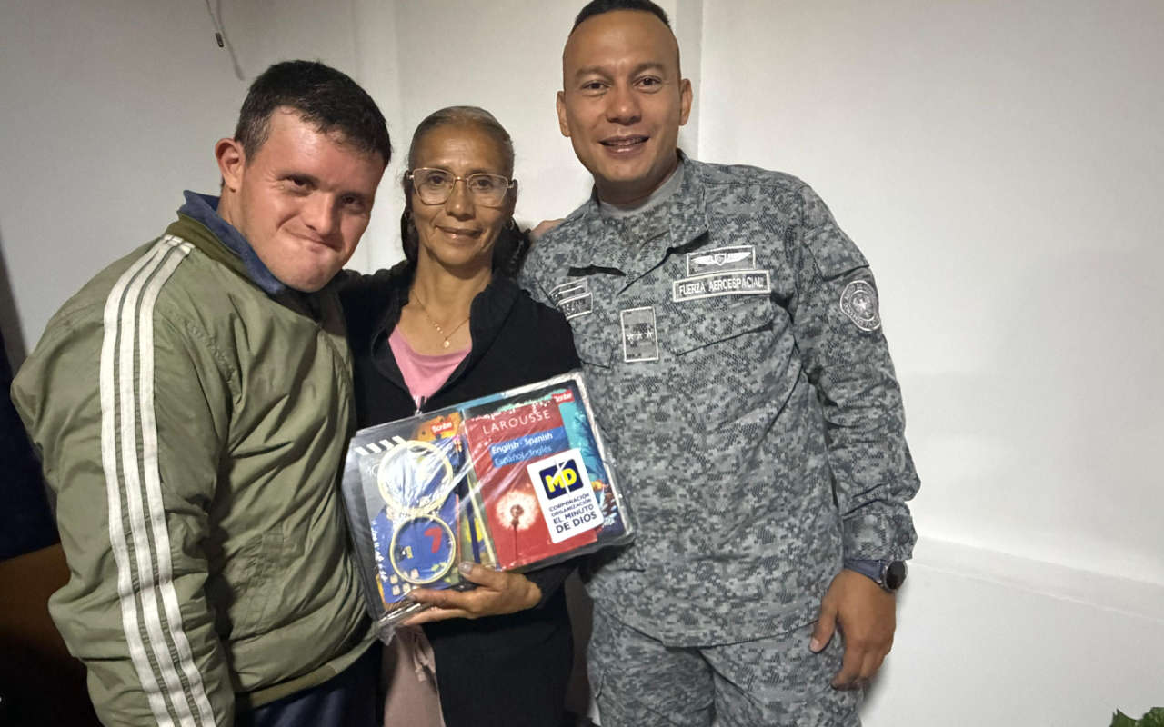 Kits escolares impulsa el aprendizaje de personas con discapacidad en Funza, Cundinamarca