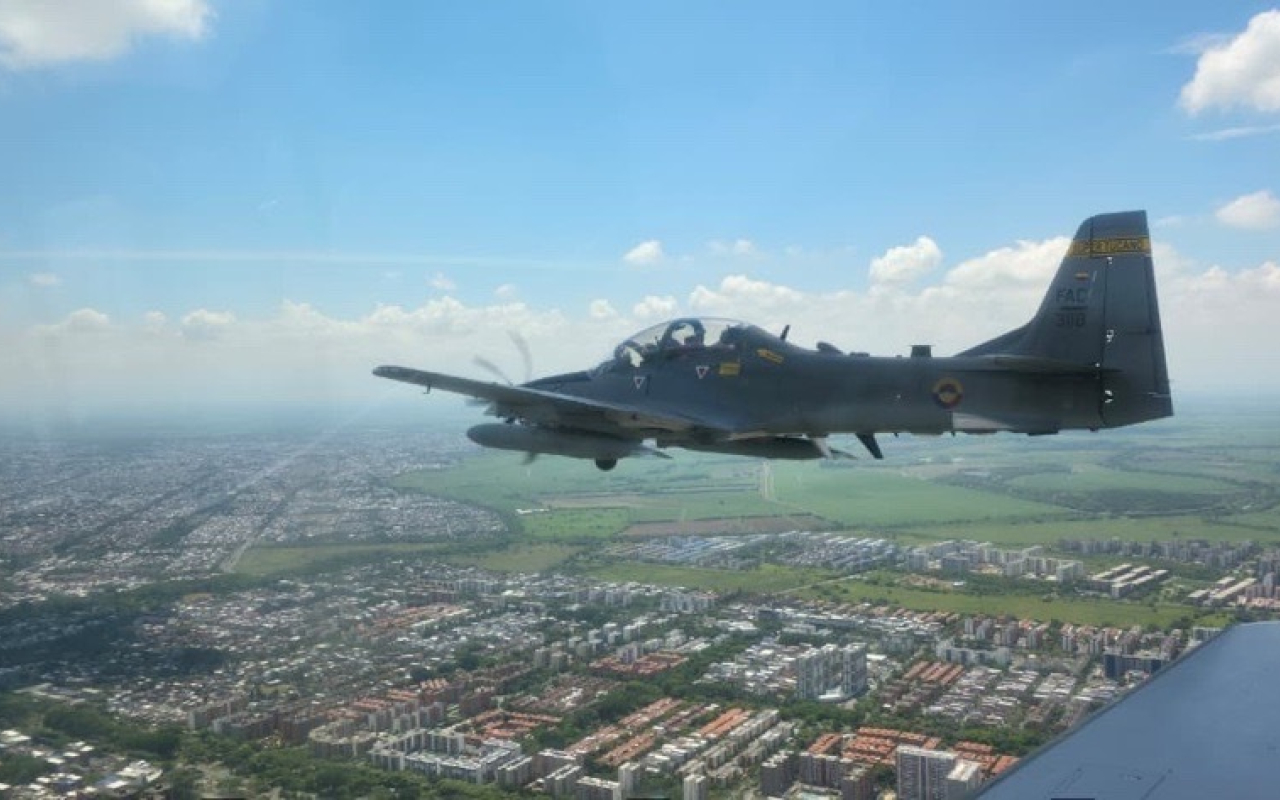 Despliegue aéreo en el suroccidente colombiano continua vigilando desde las alturas