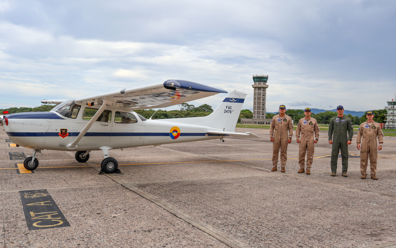 “Mi padre me acompaña en cada vuelo”, expresó nuevo piloto militar