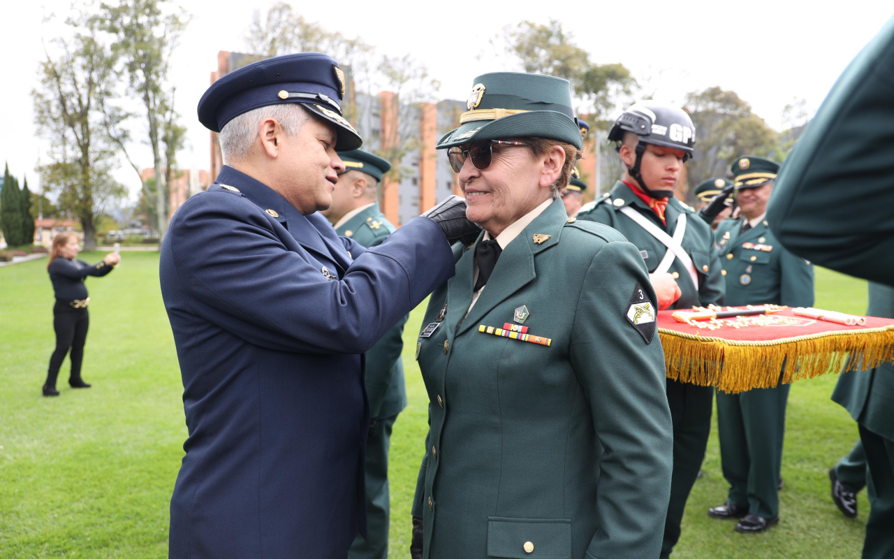 Ceremonia militar enaltece los 42 años de los Profesionales Oficiales de Reserva