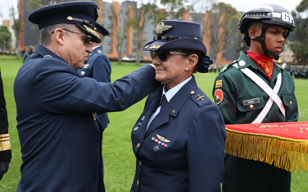 Ceremonia militar enaltece los 42 años de los Profesionales Oficiales de Reserva*  