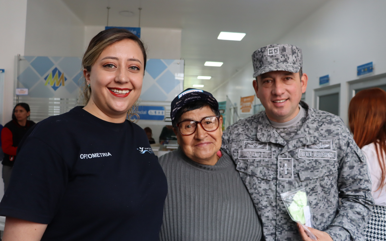 Entrega de gafas formuladas mejora la salud visual en Mosquera, Cundinamarca