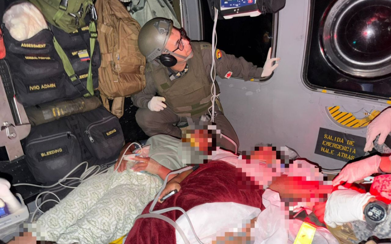 Evacuación aeromédica nocturna permitió atención médica a mujeres lesionadas en Urrao