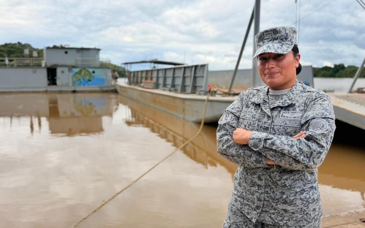 Íntegra, apasionada y valiente: mujer militar que honra la Fuerza Aeroespacial Colombiana