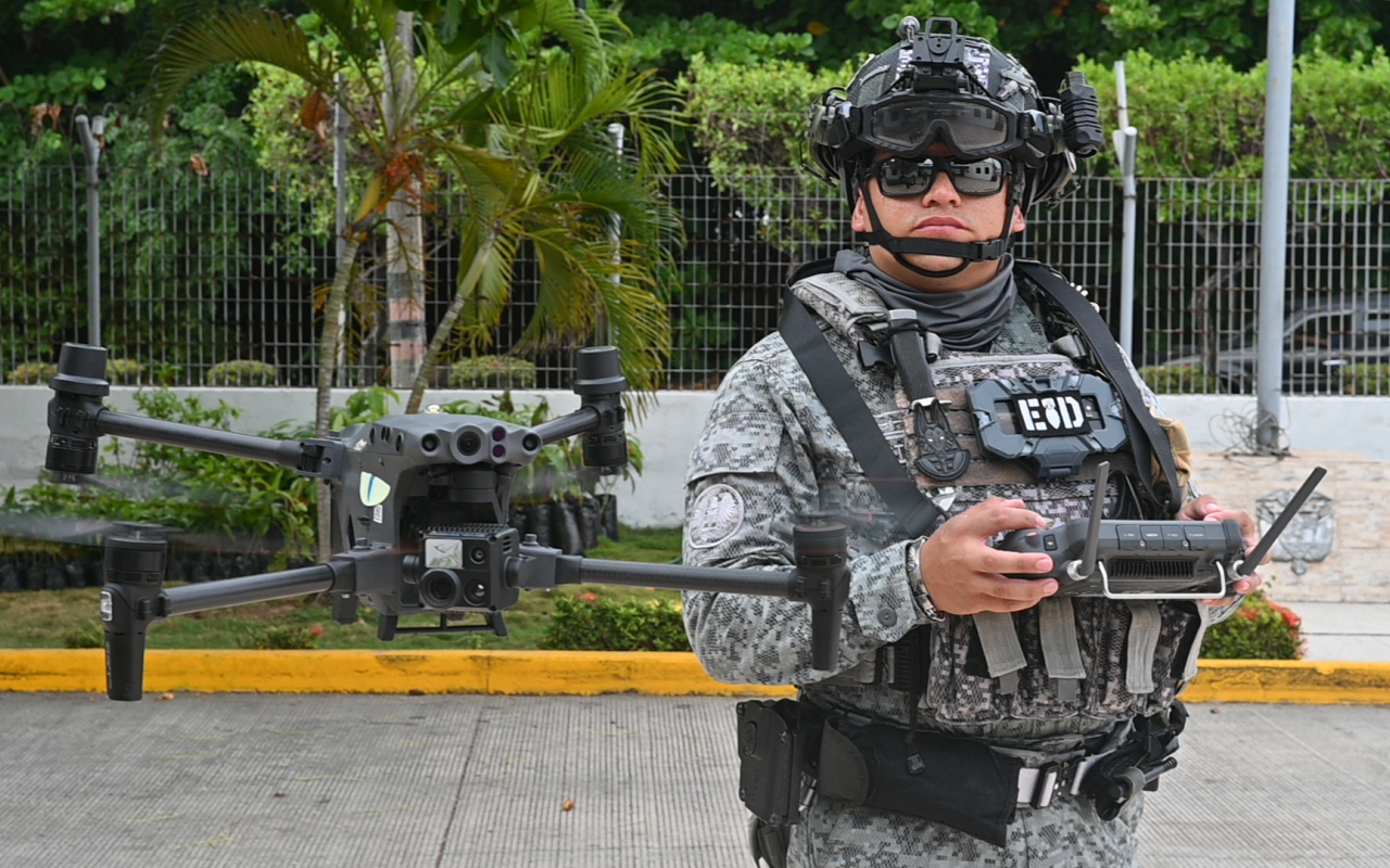 Labores de reconocimiento y vigilancia aérea en San Andrés por Plan Democracia