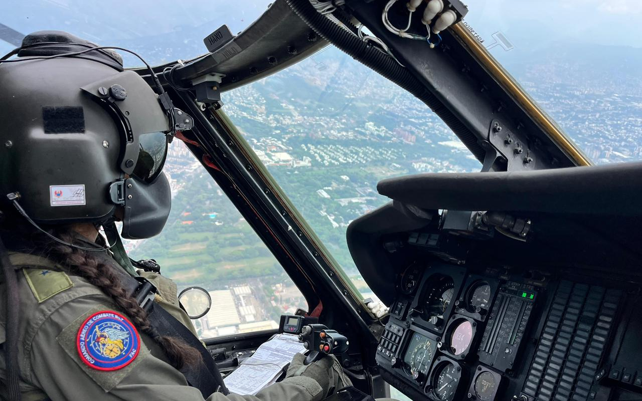 Aeronaves acompañan a los colombianos en su cita con la democracia