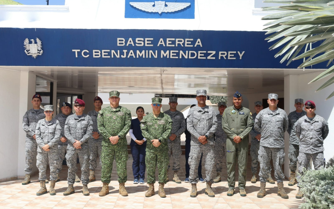 Visita estratégica fortalece integración militar en San Andrés
