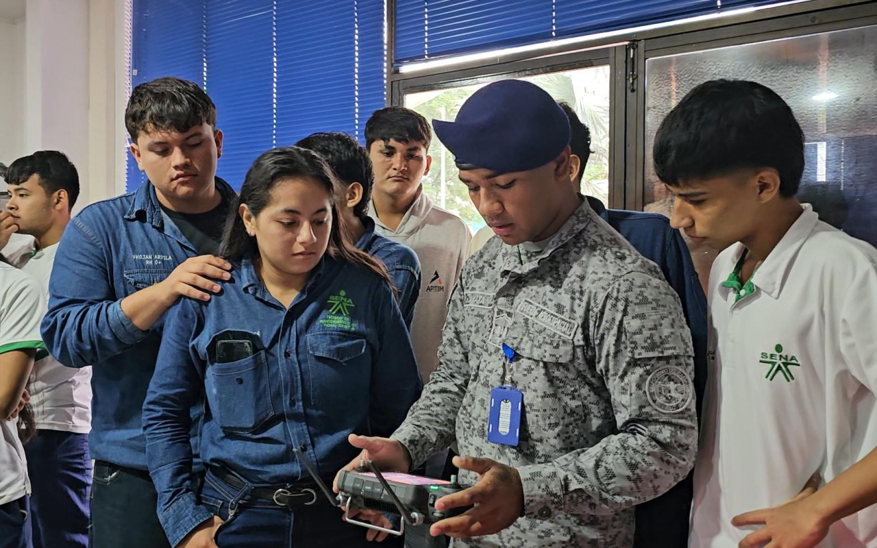 Jóvenes aprendices del SENA vivieron una experiencia aeronáutica en Casanare