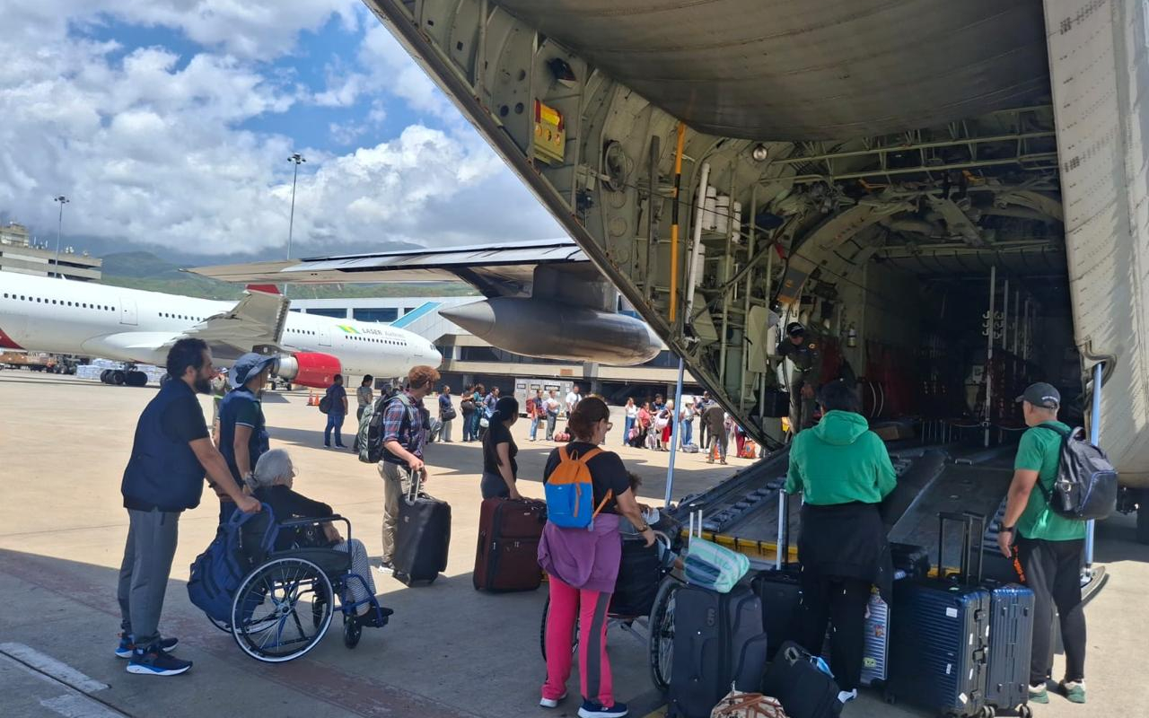 La Fuerza Aeroespacial Colombiana fortalece puente aéreo humanitario hacia Venezuela