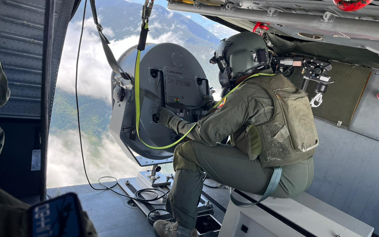 Fuerza Aeroespacial Colombiana lleva mensaje mediante perifoneo y volantes en el Cauca