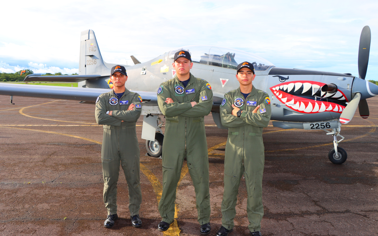 Sueño cumplido: Alféreces logran convertirse en pilotos militares